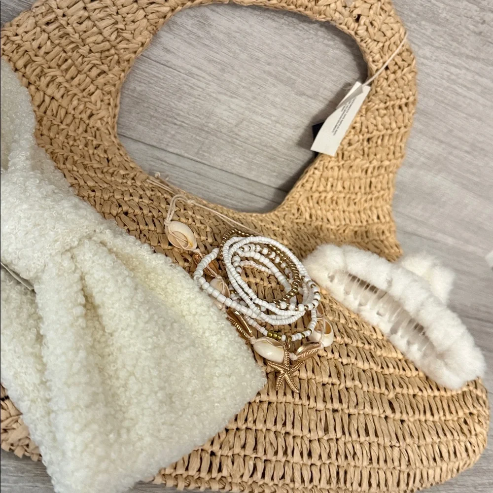 Beige Woven Handbag with Accessories - Picture 2 of 8